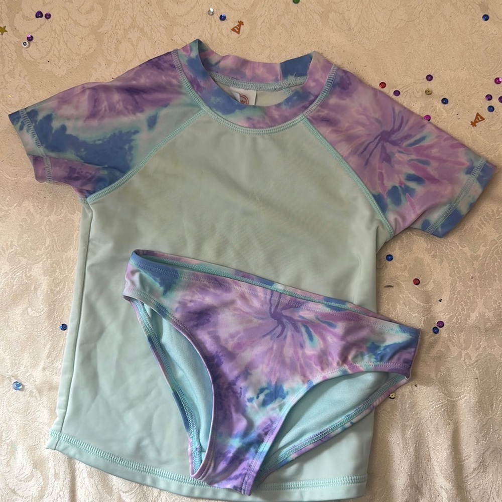 Two-piece girls, bathing suit, surfboard top size 6 small